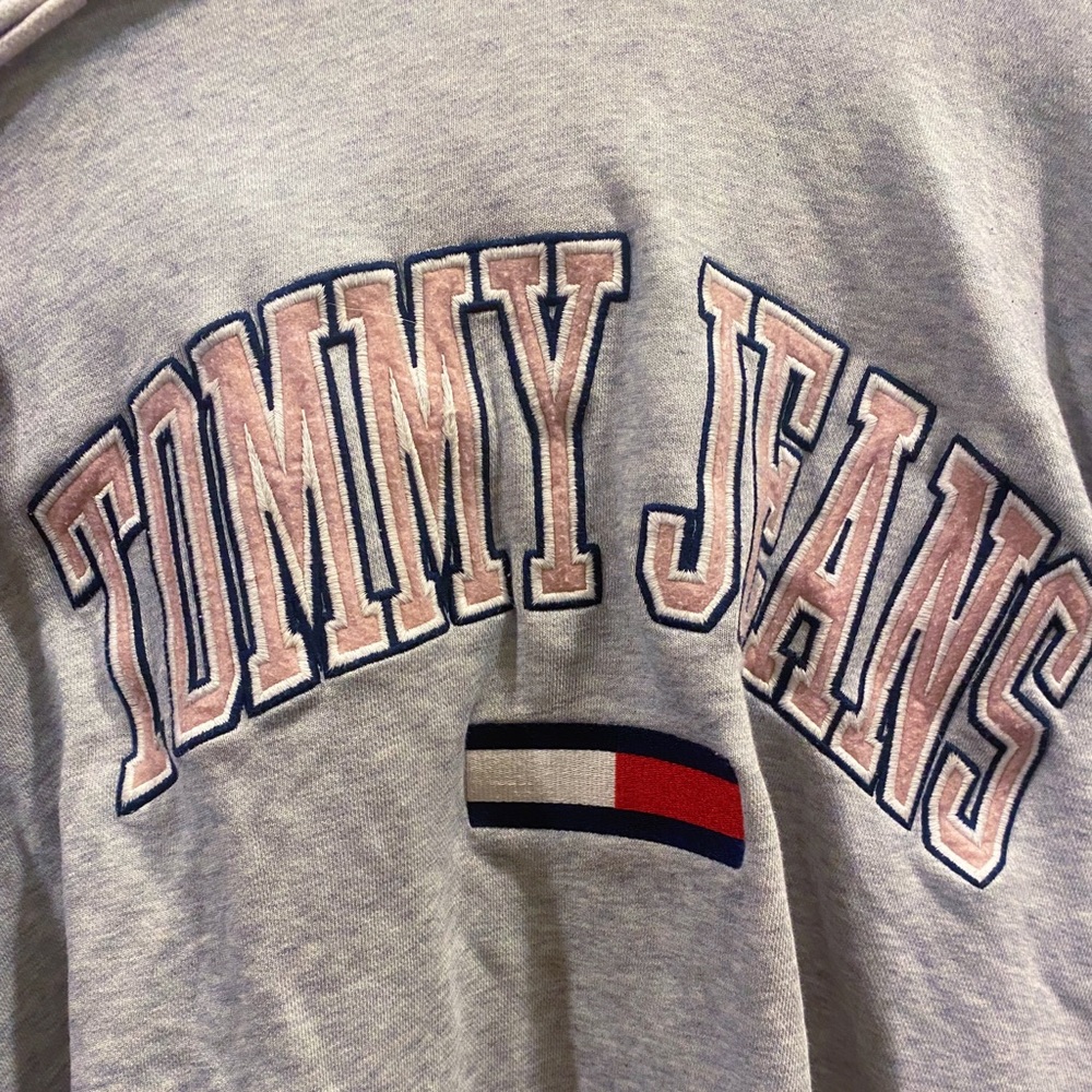 TOMMY HILFIGER PINK + GREY LONG SLEEVE SLIGHTWEIGHT SWEATSHIRT